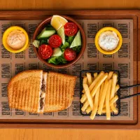 Sucuklu Kaşarlı Tost